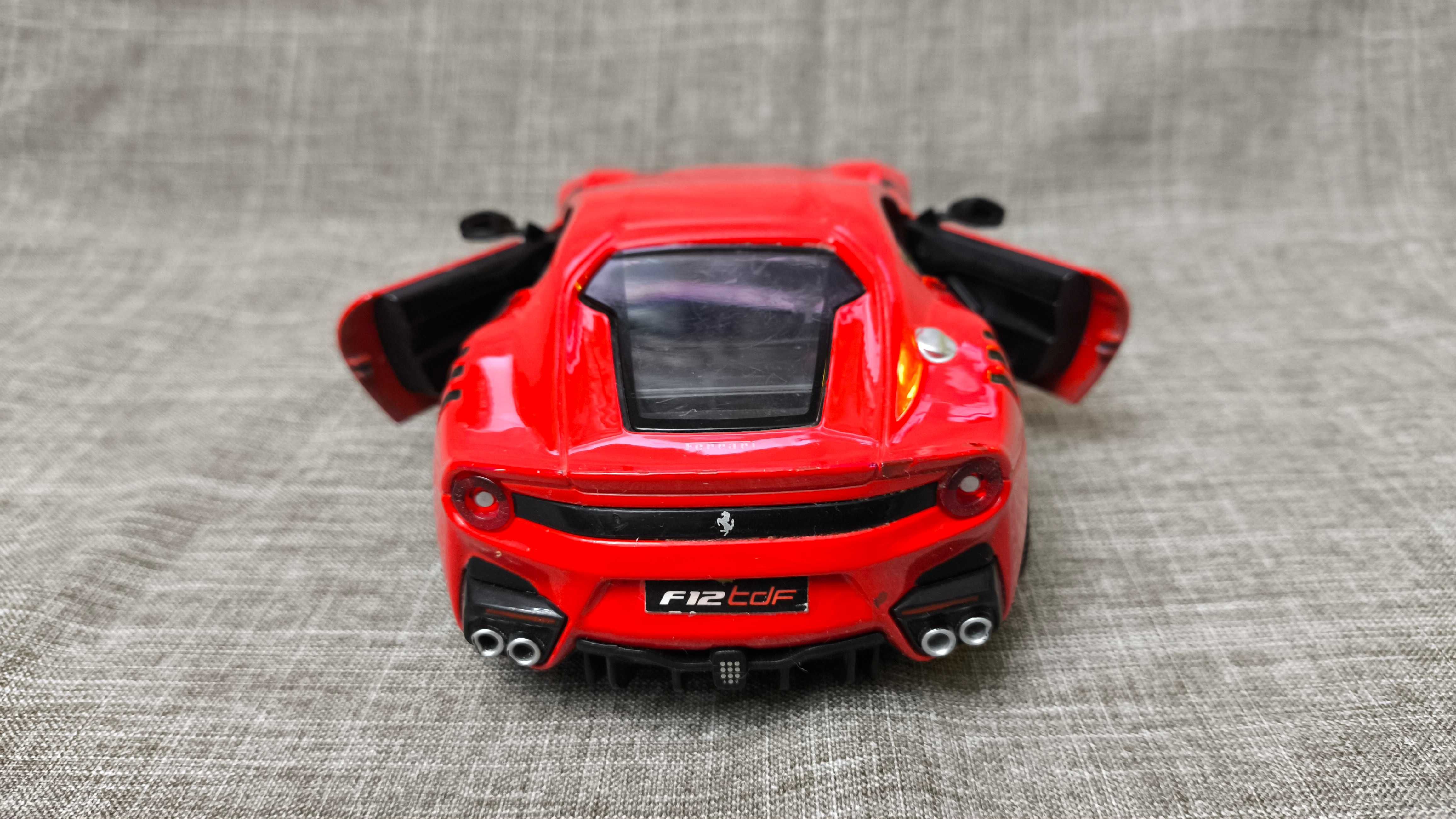 Модель Ferrari F12tdf 1/24 Bburago