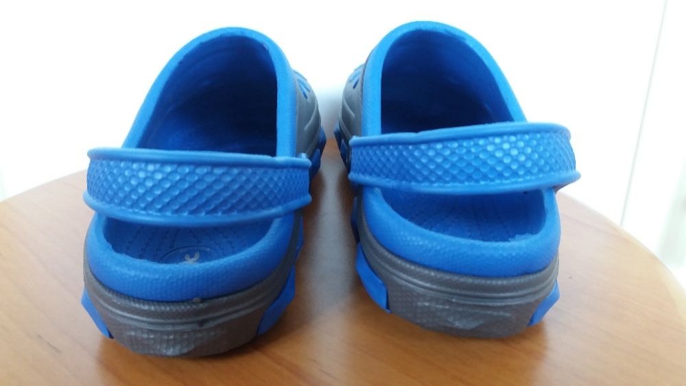 Nowe klapki sandały crocs rozm. 33 wkładka 19 cm szaro niebieskie