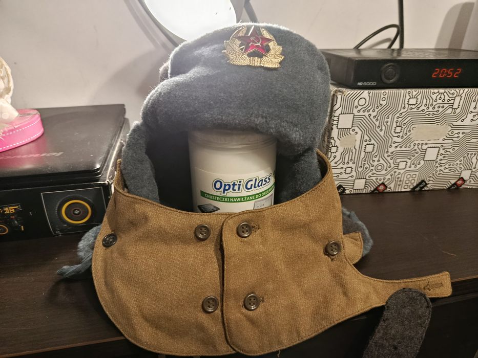 Radziecka uszatka z tarczą oraz gwiazdą