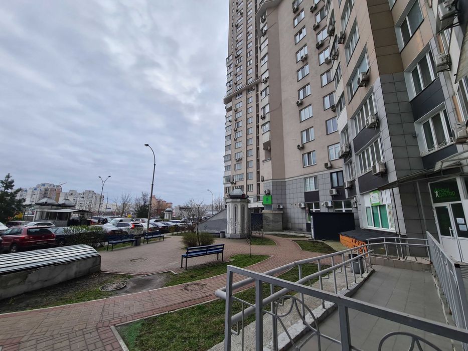 Срібнокільска 1, 54м.кв., 1 поверх фасад оренда. Власник