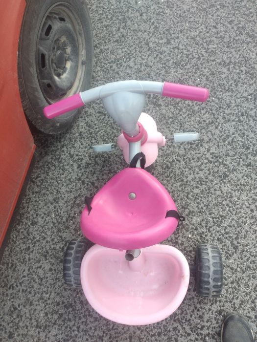 Vendo triciclo de criança por 10€ para despachar!!