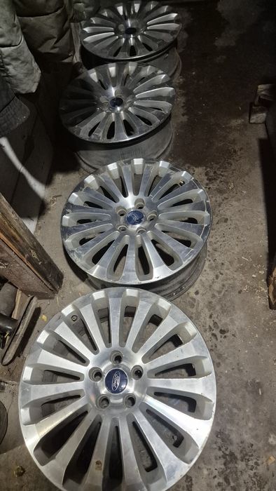 Продаю комплект алюмінієвих дисків оригінал FORD 5 108 17