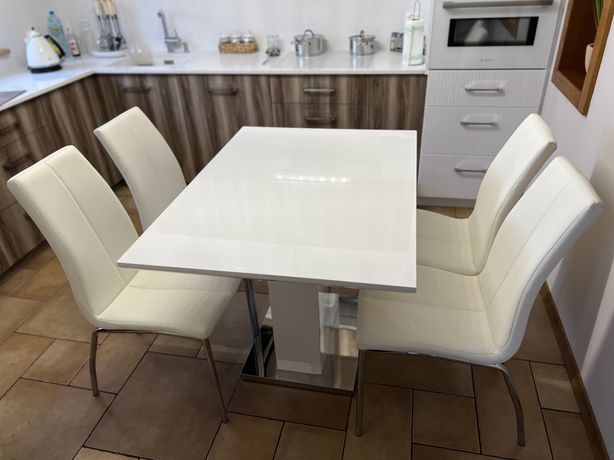 Stół kuchenny salonowy wraz z krzeslami stan Dobry
