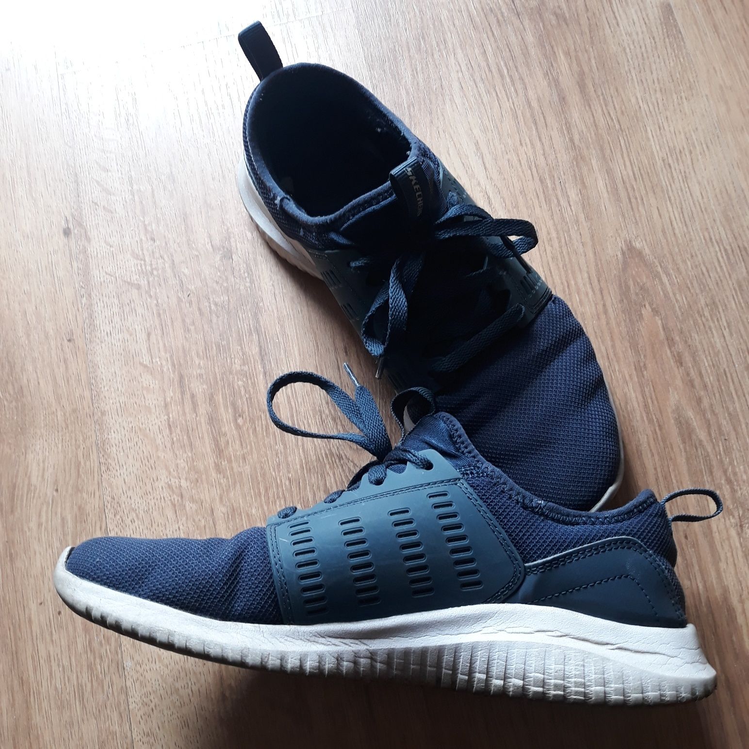 Skechers Oryginalne Buty Sportowe rozmiar 41.