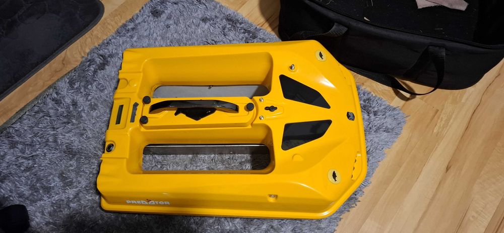 Łódka zanętowa Predator Pro Lam karpiowa