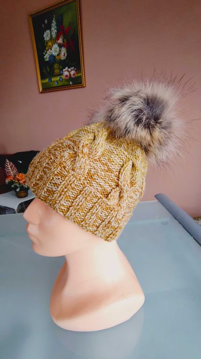 Czapka beżowa melanż z wywiniętym kołnierzem z pomponem obwód 49 cm