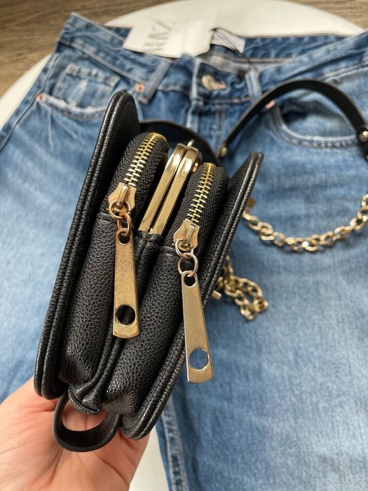 Чорна сумка на ланцюжку Кросбоді