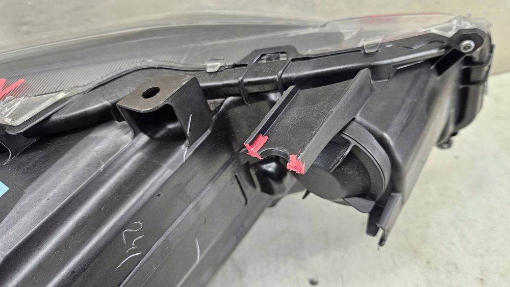 toyota yaris cross reflektor lampa lewa przednia przód 0d-312