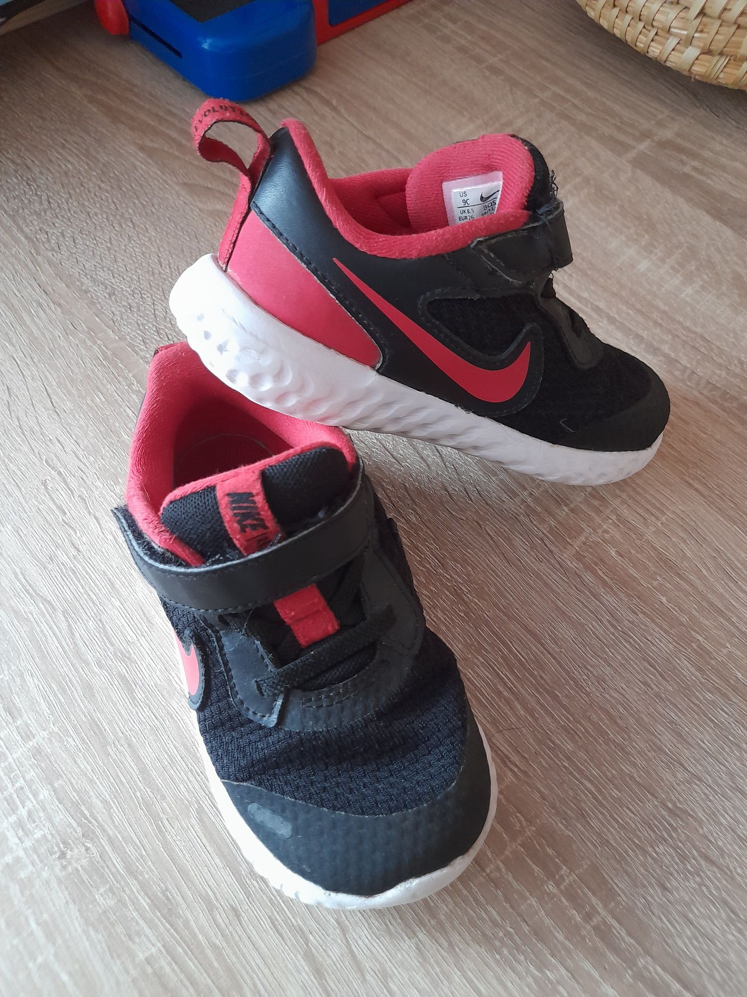 Buty nike revolution 26