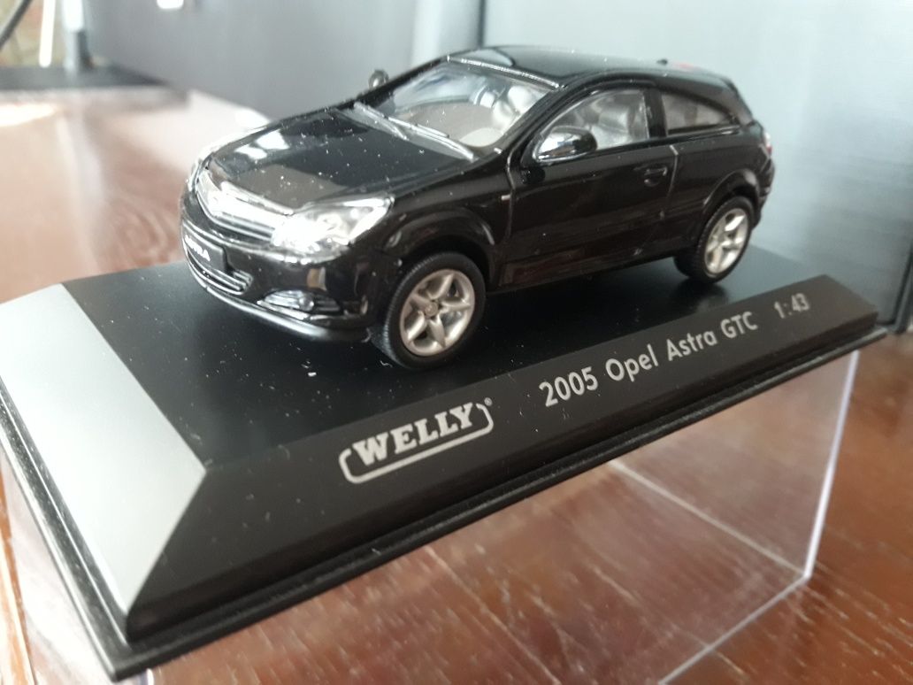 Модель  авто м 1/43,