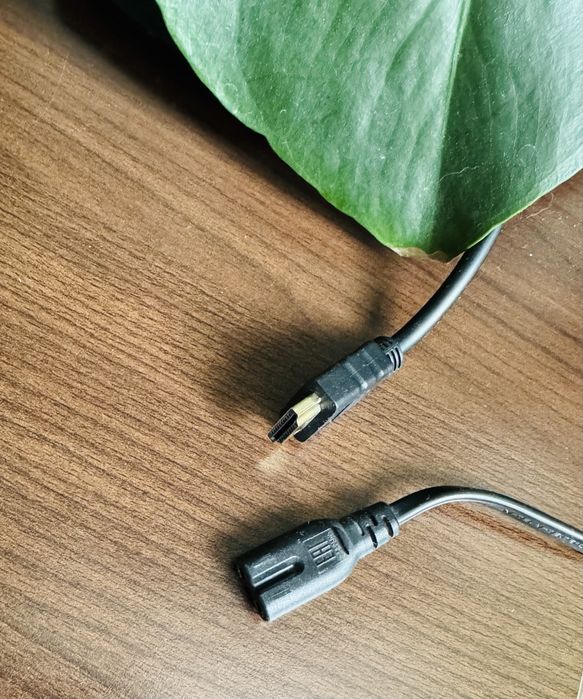 Sony Play Station 4 Pro 1 Tb + два геймпади + три гри PS4 CUH-7216B