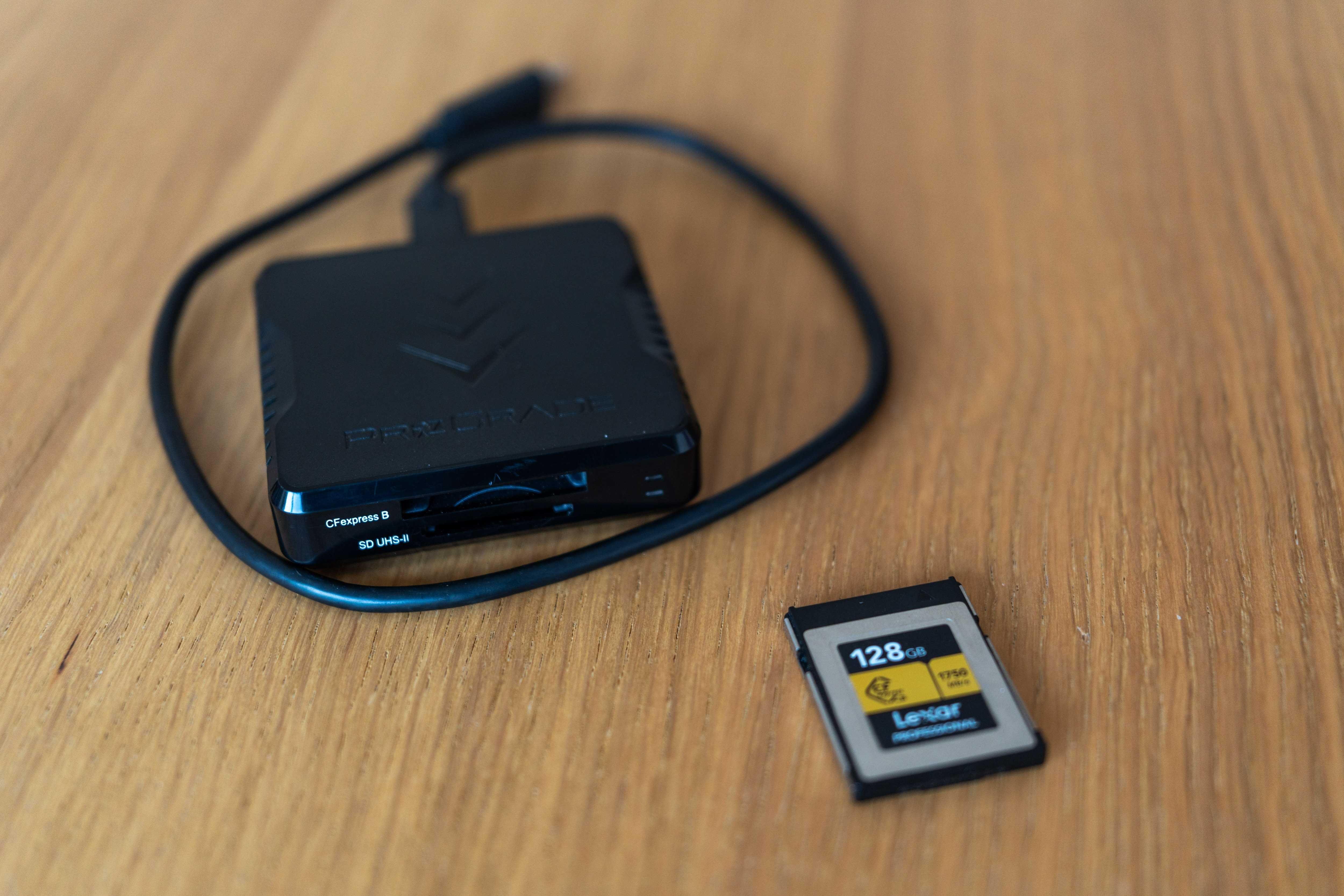 Lexar CF Express B 128GB (Gold) + Leitor Cartões Prograde (CF + SD)