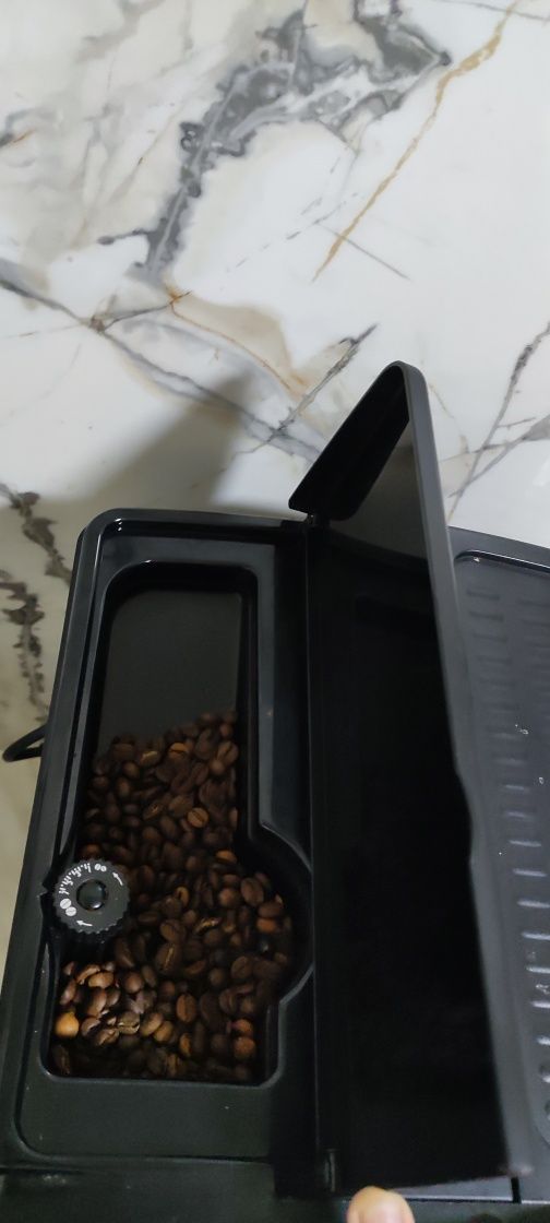 Продам кавоварку Delonghi caffe corso