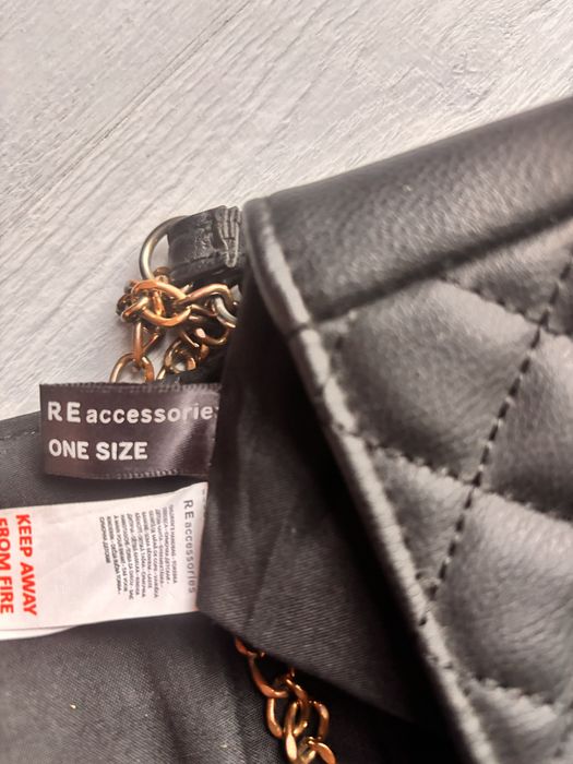 Reserved torebeczka mała malutka pikowana portfelik czarna naszywki