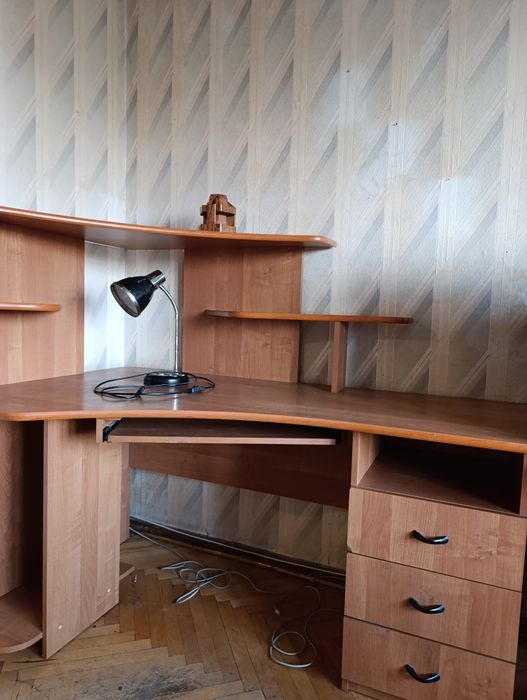 Срочно продам компьютерный стол стул в подарок