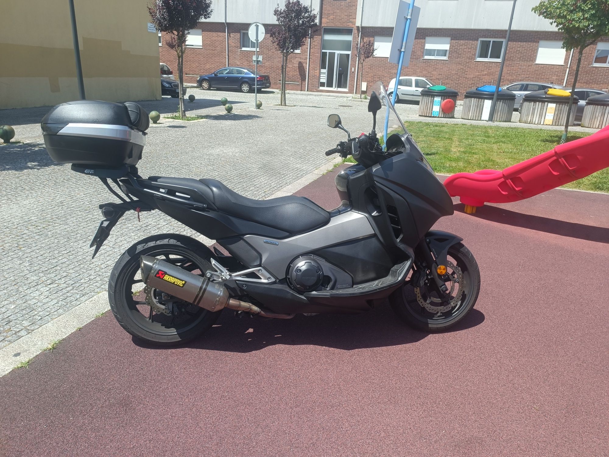 Honda integra 750