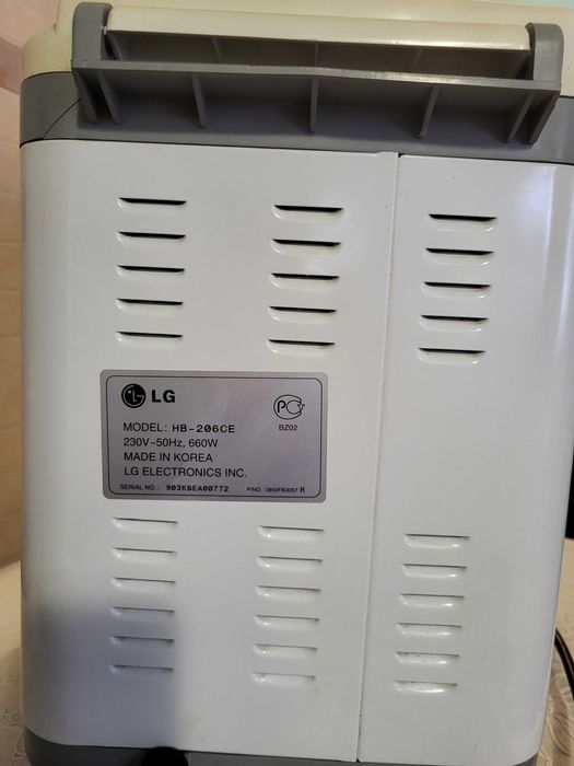 Хлібопічка LG, 550вт, 2л, 7 програм