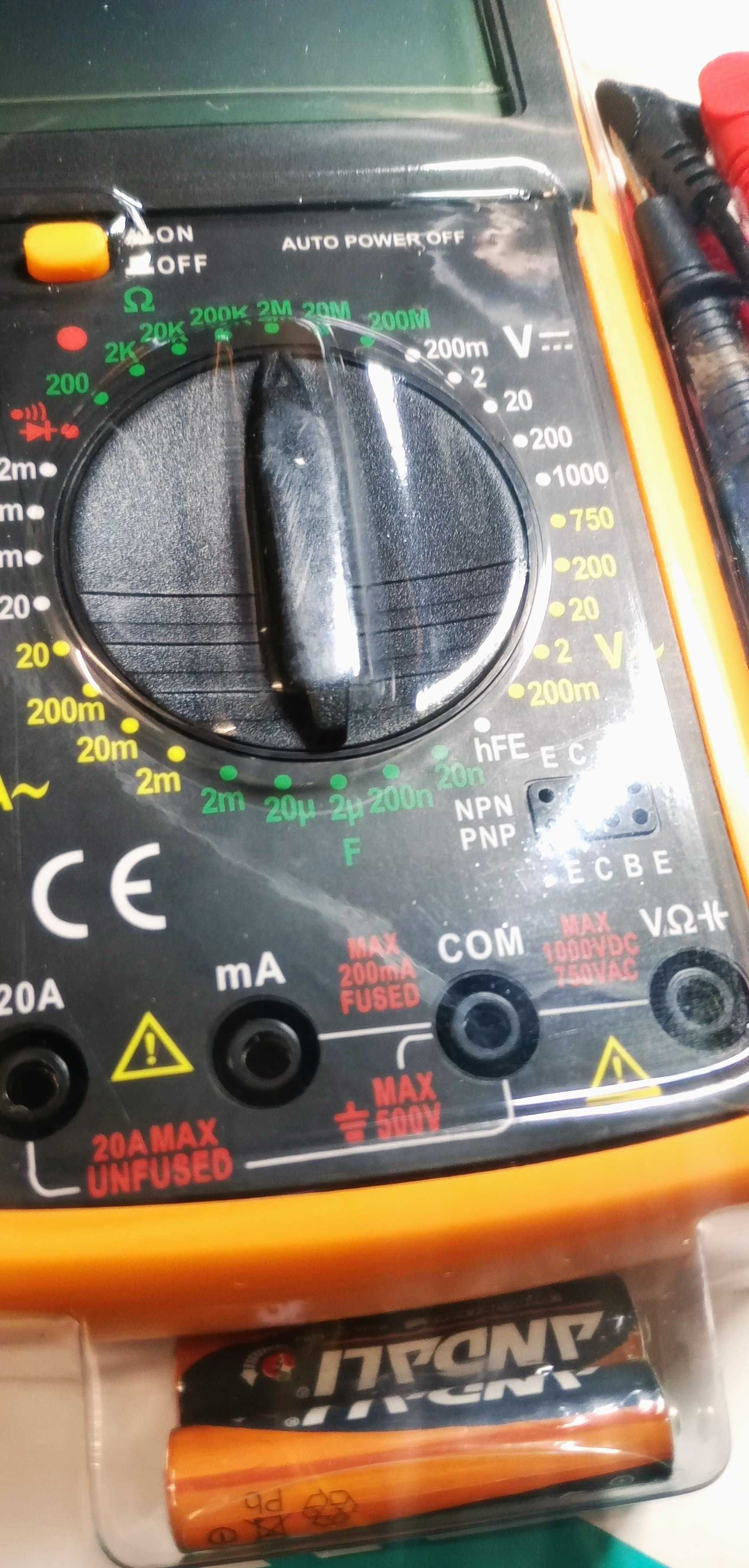 Multímetro digital DT-9205A