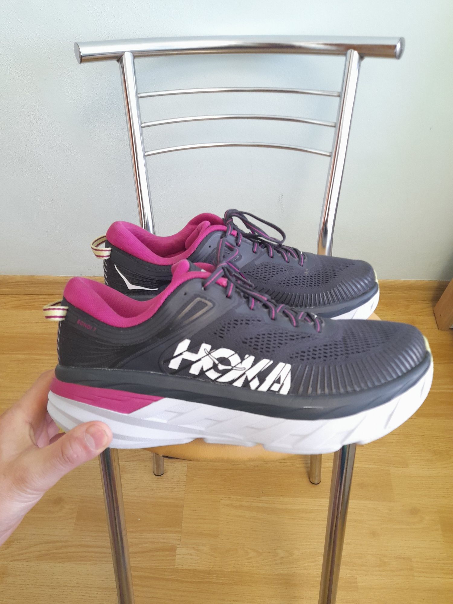 Hoka One One Bondi Pink Athletic Shoes for Women розмір 44 довж уст 28