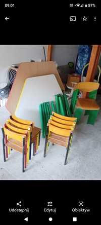 Małe krzesełka szkolne