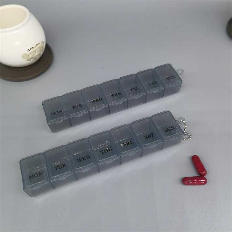 Таблетниця на 7 комірок 1 тиждень органайзер для таблеток з ланцюжком