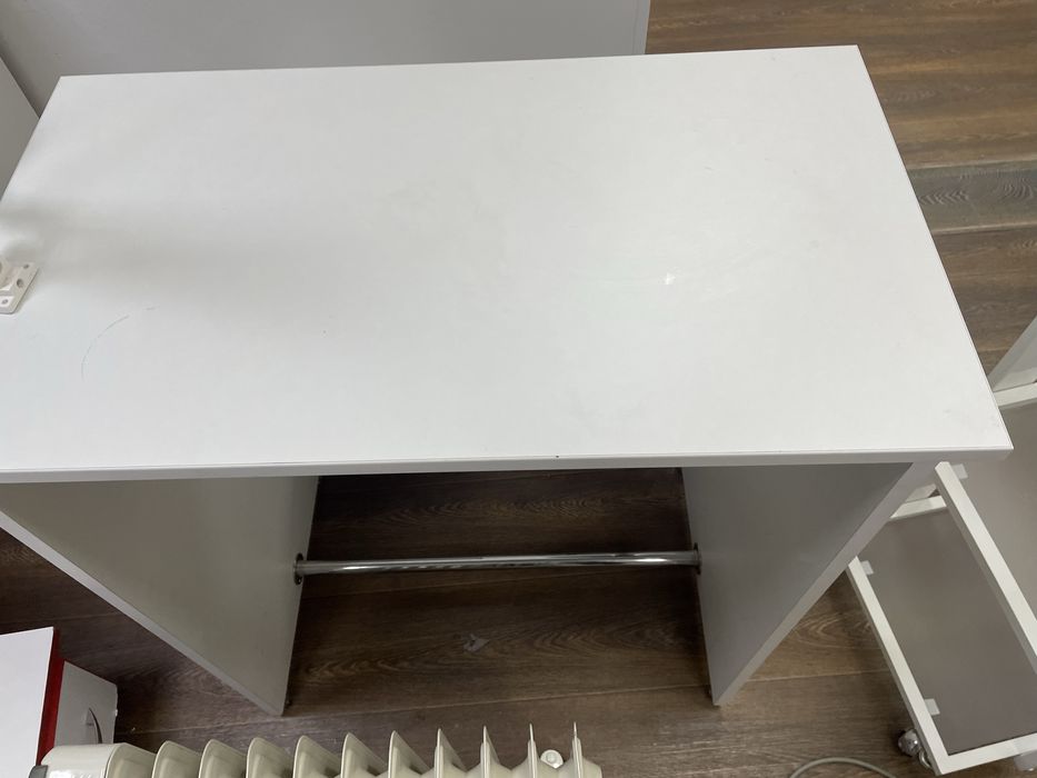 Стіл в офіс, салон або додому