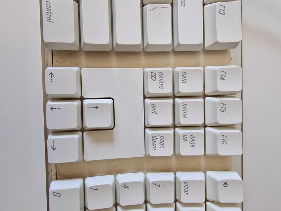 Apple Keyboard (A1048)64284551437698124