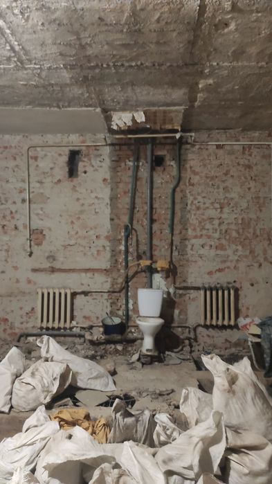 Грузо перевезення сміття будівельного мусору демонтажні монтажні робот