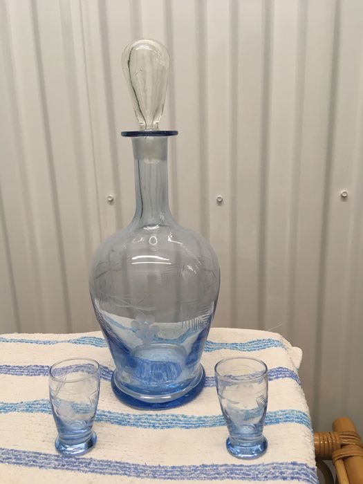 Garrafa de Licôr em vidro azul Vintage - BOM ESTADO - BAIXA DE PREÇO