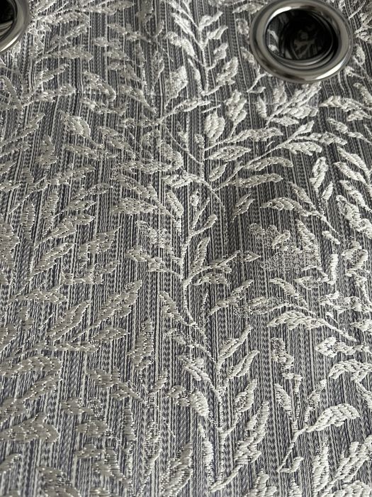 2 komplety zaslony jasny szary oraz srebrno/ szary w gałązki