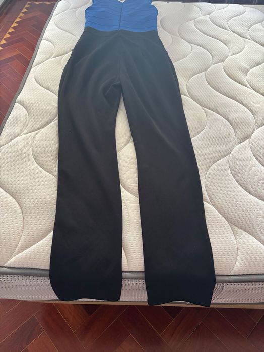 Fato macaco azul e preto