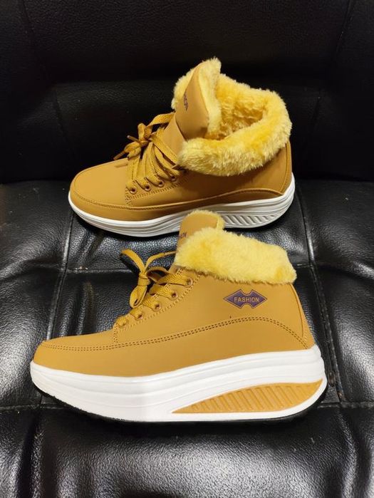 Кросівки жіночі на хутрі, теплі зимові чоботи
