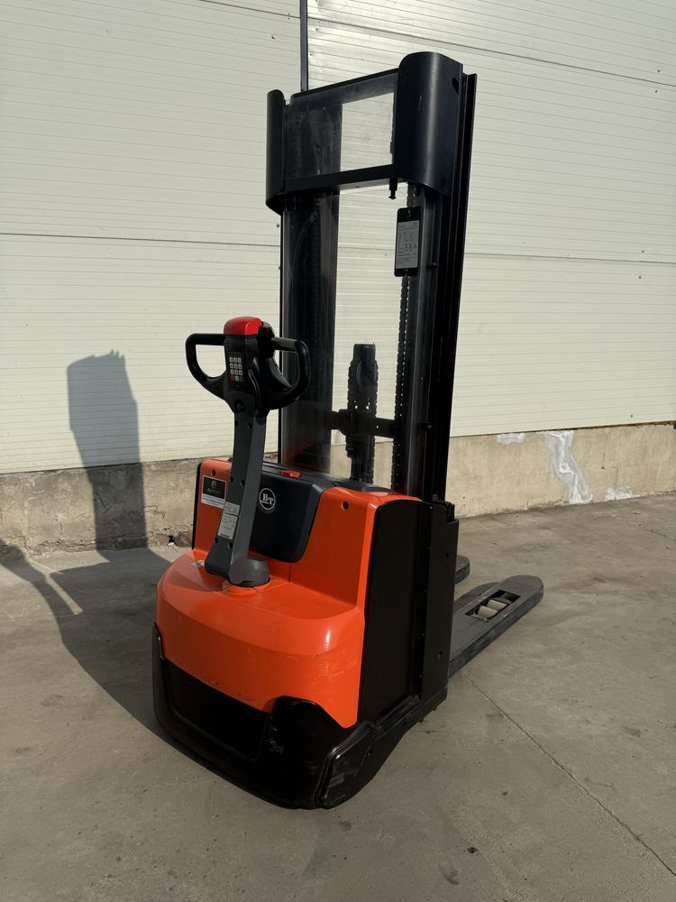Toyota BT SWE120L Triplex 4.10 m wstepne podnoszenie 688 MTH