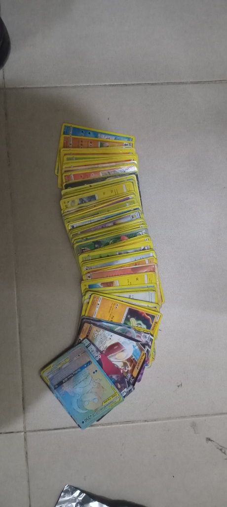 80 cartas pokemom para venda