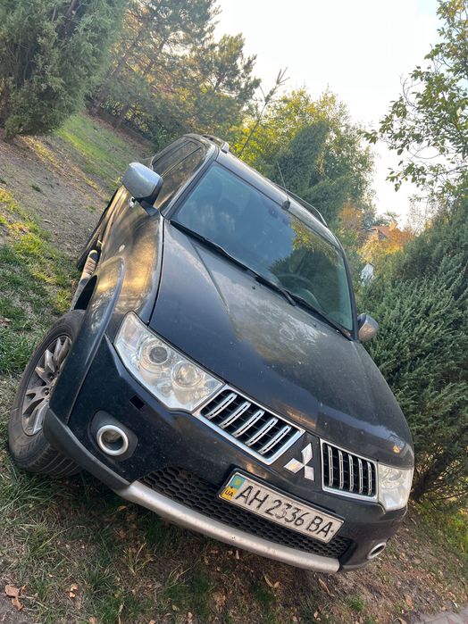 Продам машину Mitsubishi  Pajero Sport