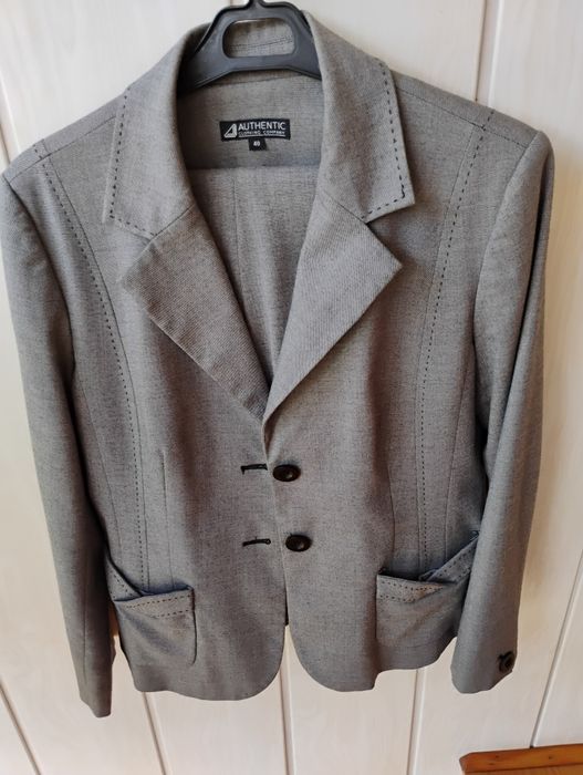 Marynarka i spodnie komplet róż 40 kolor szary