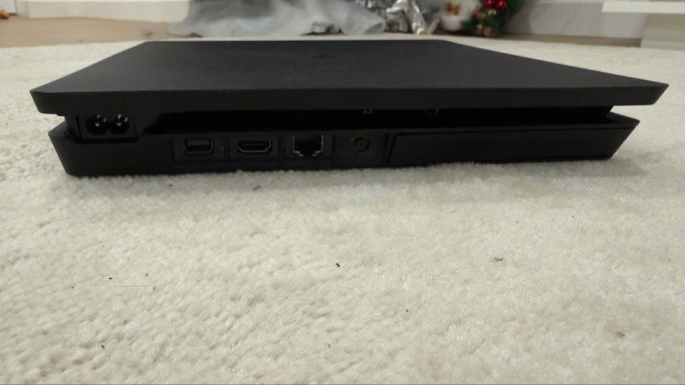 Vendo/Troco Ps4 com 2 comandos