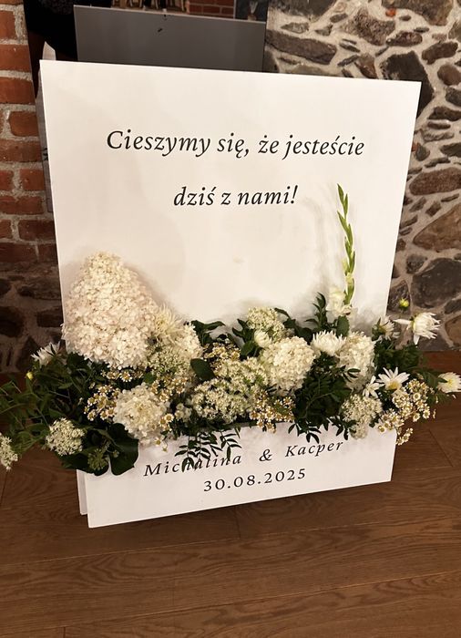 Tablica powitalna z miejscem na kwiaty stojak wesele ślub dekoracja