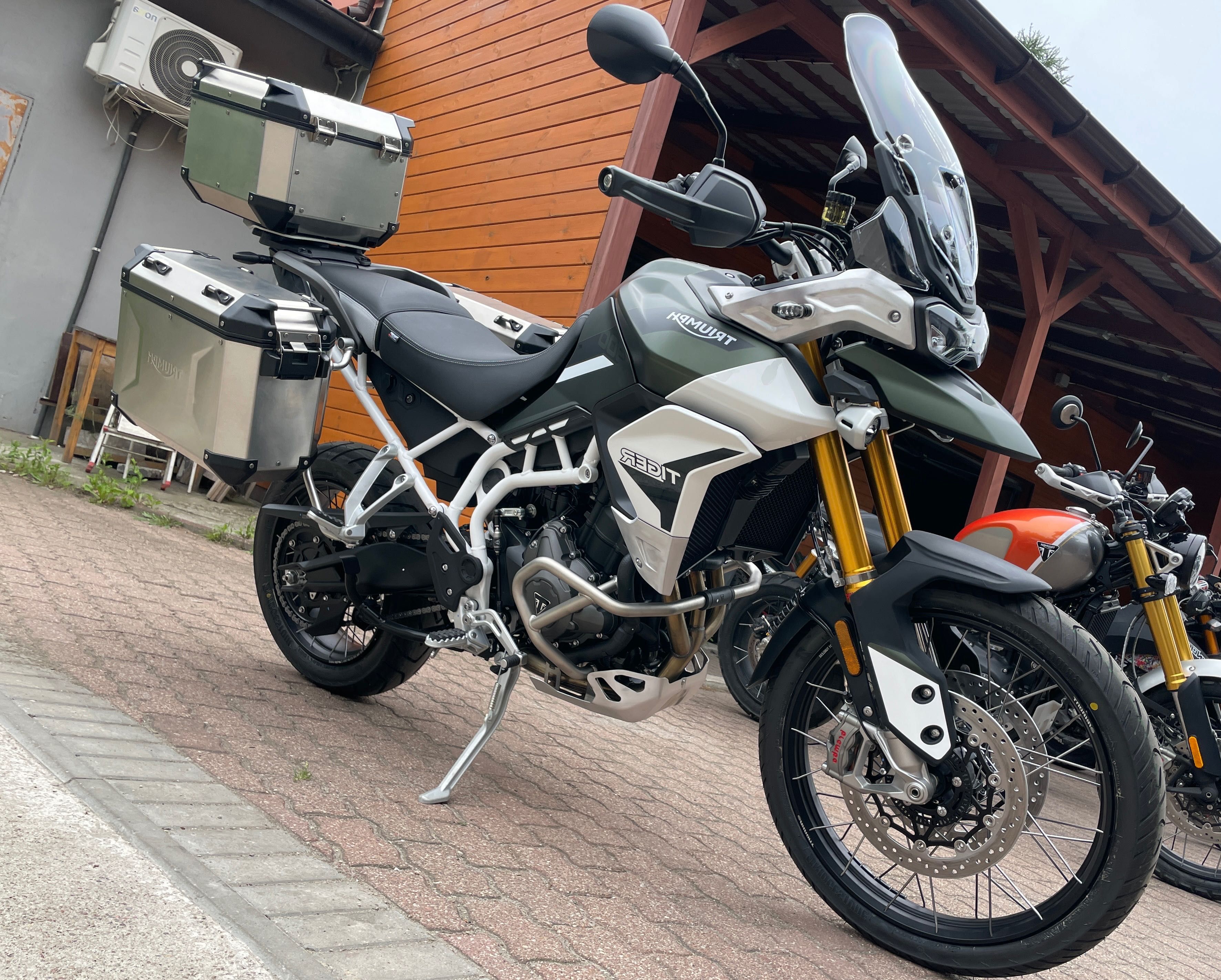 Triumph Tiger 900 Enduro -Wypożyczalnia Wyjątkowych Motocykli