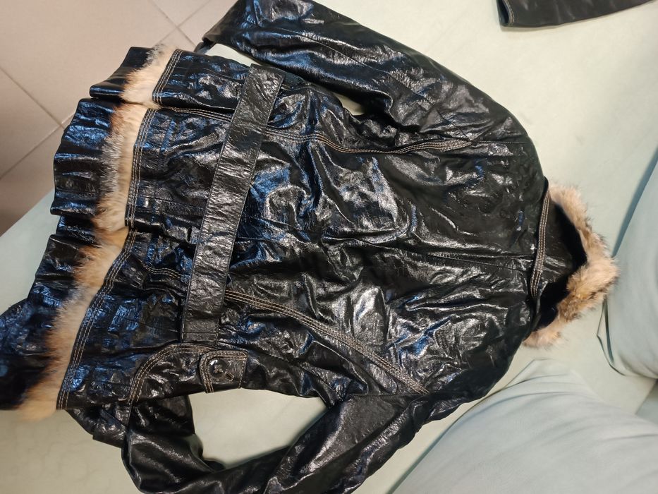 Продам женскую кожанную куртку