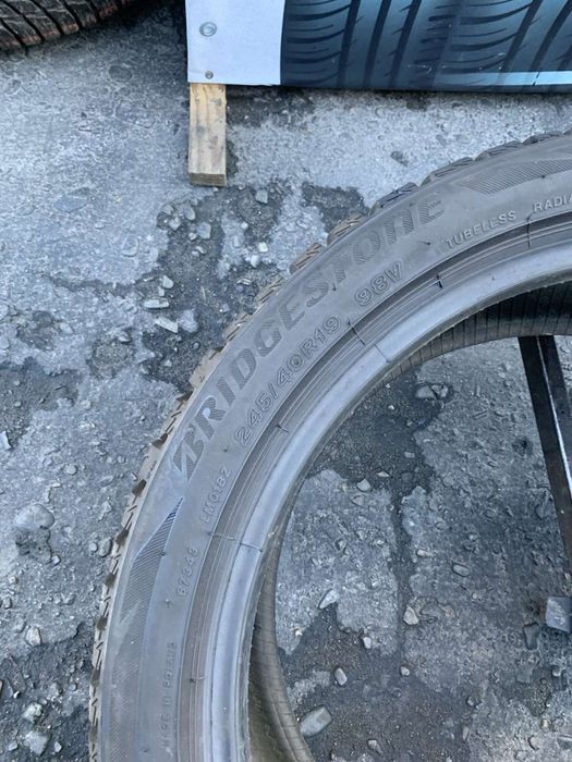 Шини 245/40 R19 пара Bridgestone 7,7мм, зима
