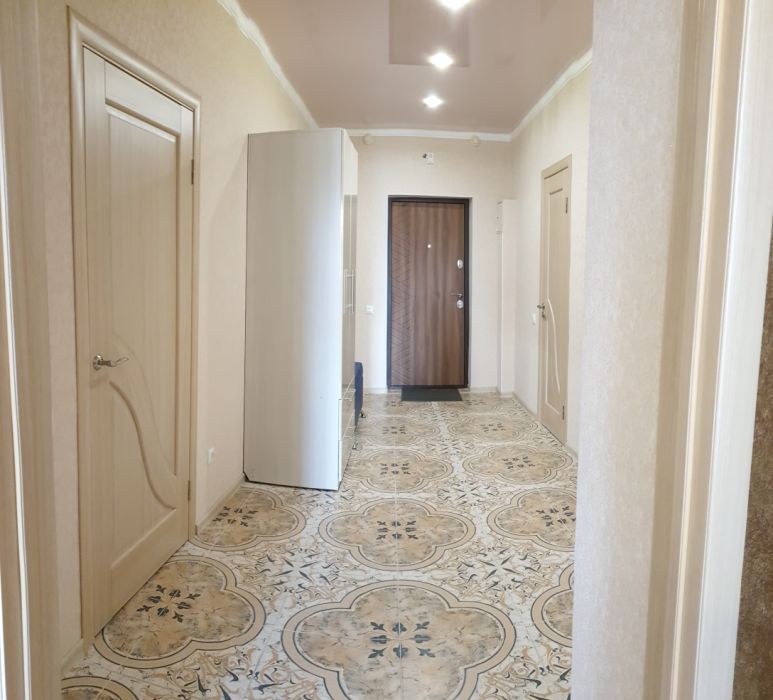 Простора новобудова, центр. митниця, Героїв Дніпра, набережна.