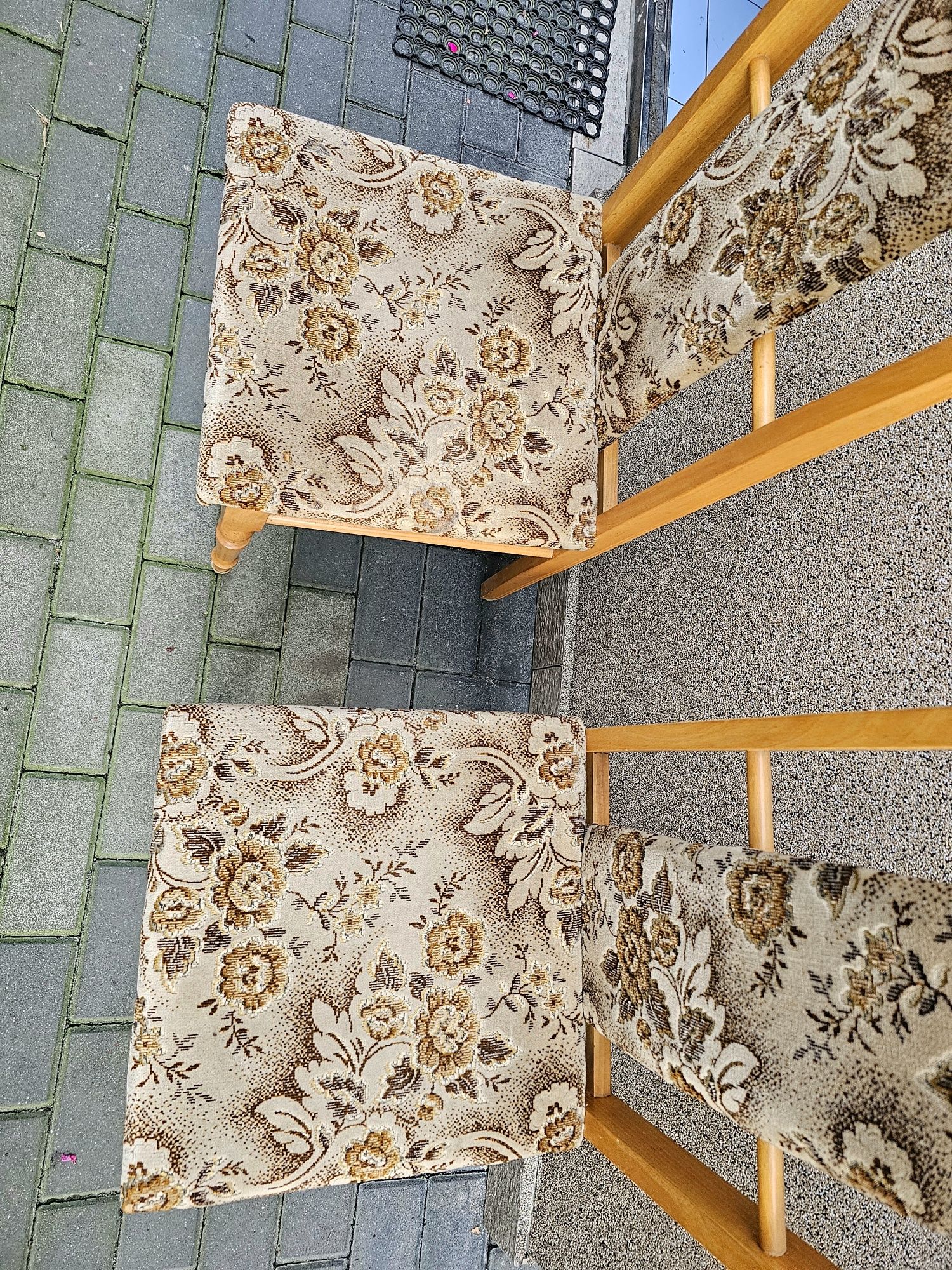 Krzesła  stołki drewniane 2 sztuki