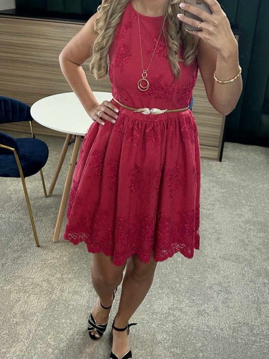 Piękna koronkowa malinowa sukienka rozmiar L