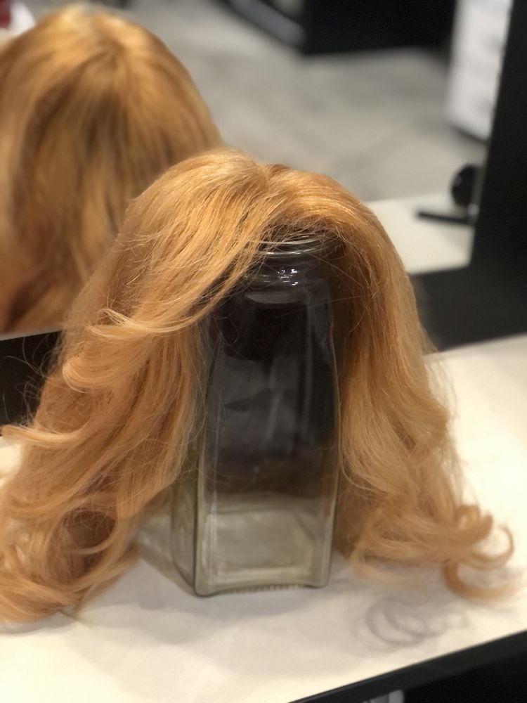 Женский парик из натуральных волос