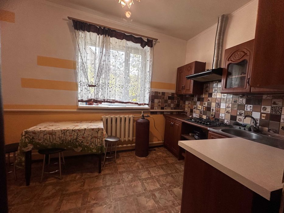 Загородный дом-дача с отоплением под Одессой с землей и садом