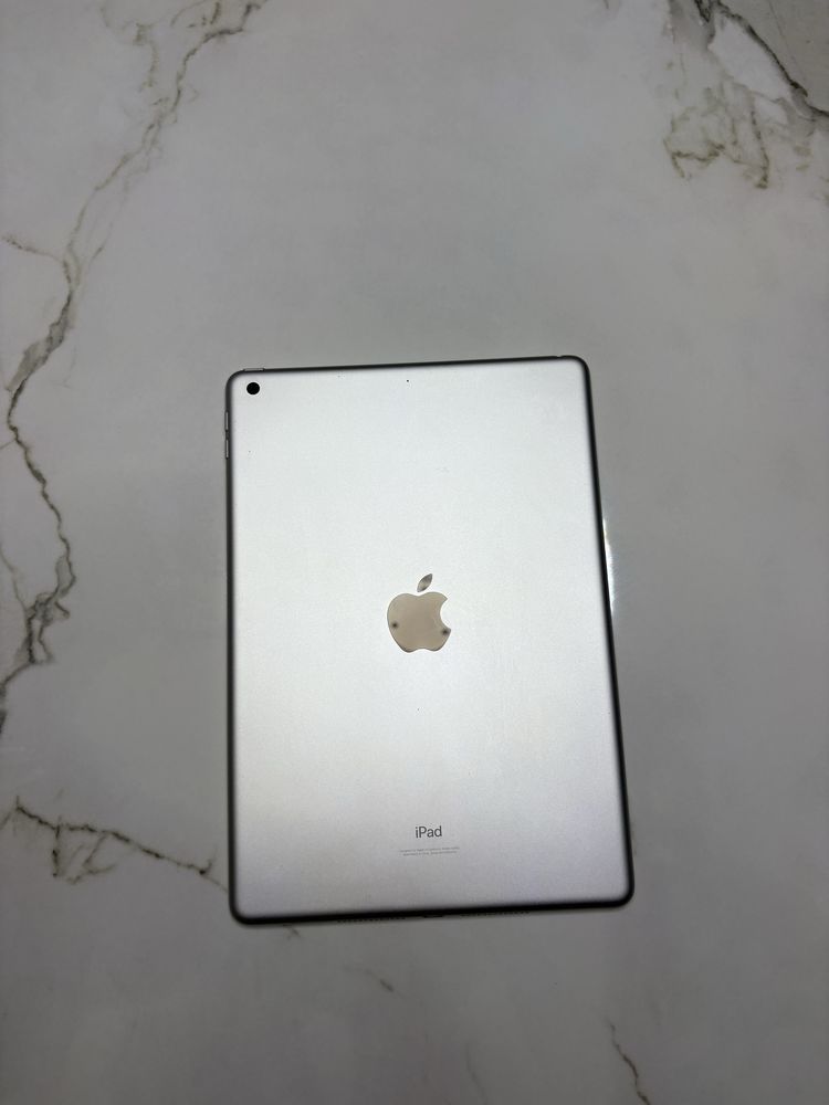 Продам iPad 9: А13, камери, Lightning, працює 10год.