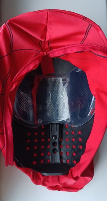 Маска людини паука