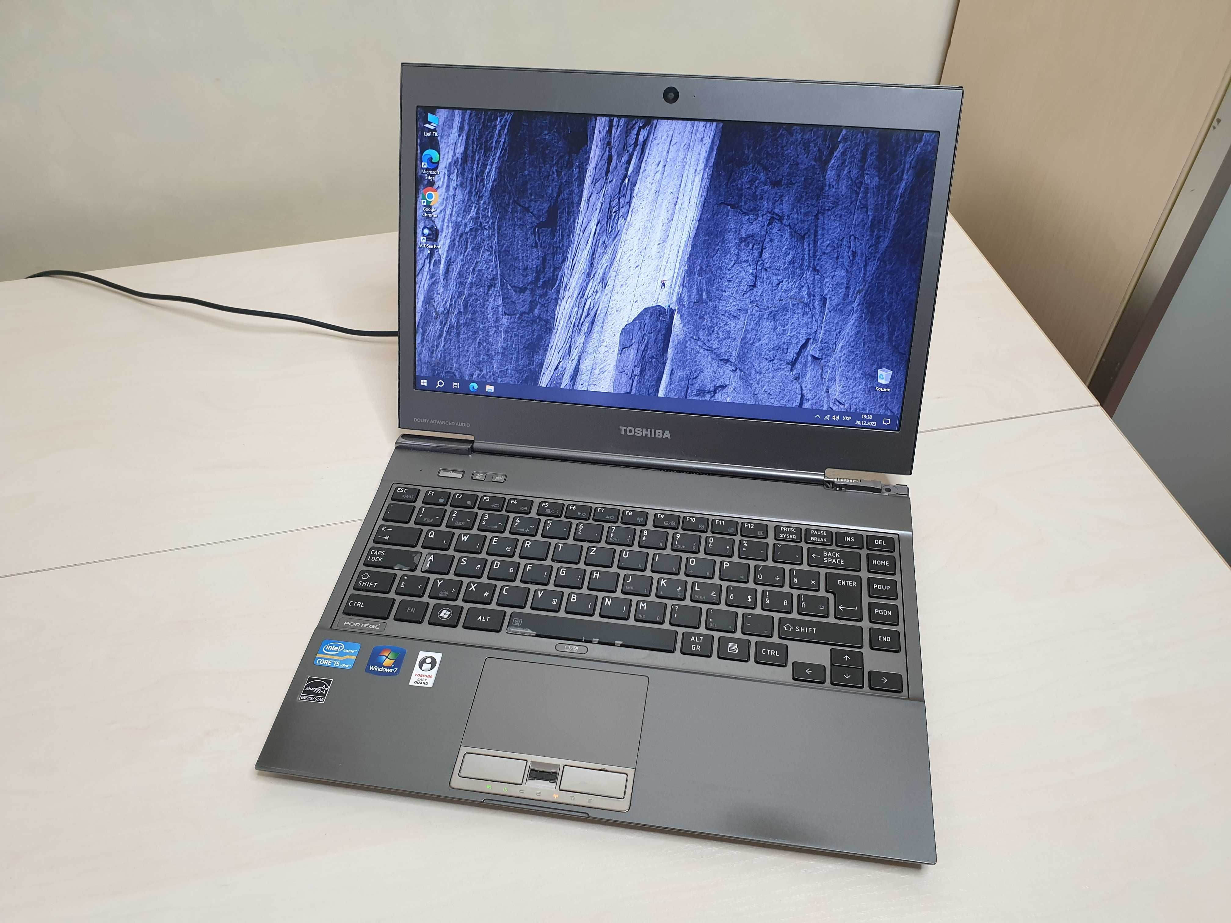 Ноутбук Toshiba Portege R830 / Intel Core i5-2557 / SSD