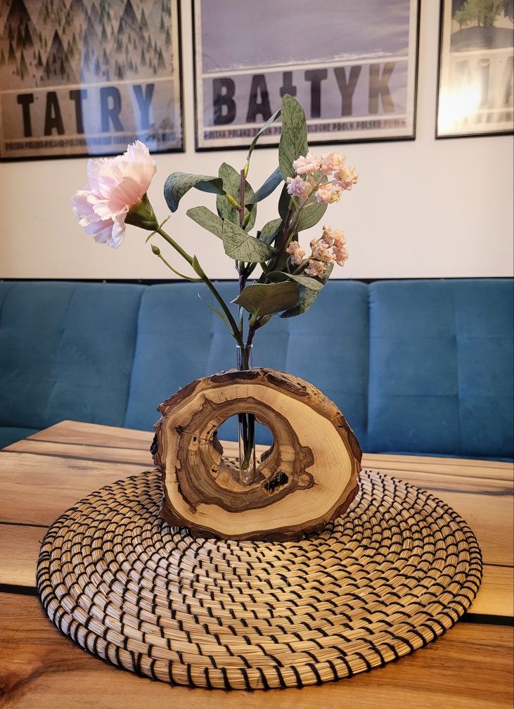 Ręcznie wykonany dekoracyjny wazon z orzecha włoskiego rękodzieło